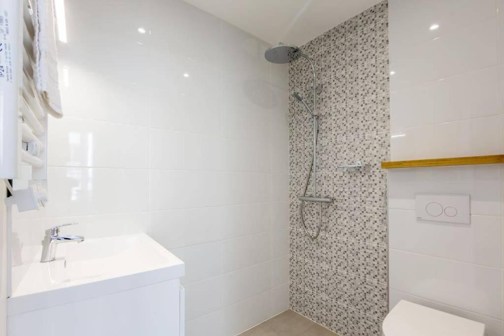 La Chambre Liberte 2, Sdb Privative Et Tv, Cuisine Salon Partages, Confort Et Hypercentre ブレスト エクステリア 写真